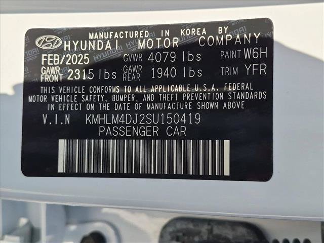 Certified 2025 Hyundai Elantra SEL FWD image 24