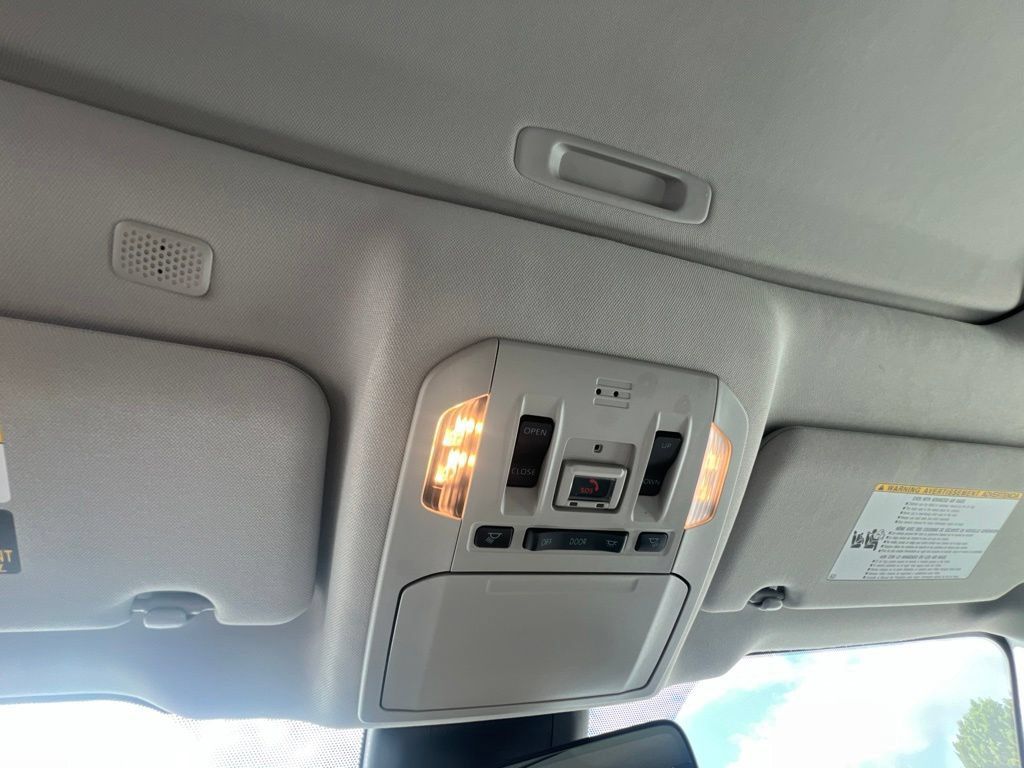 Used 2021 Toyota Highlander Limited FWD image 20