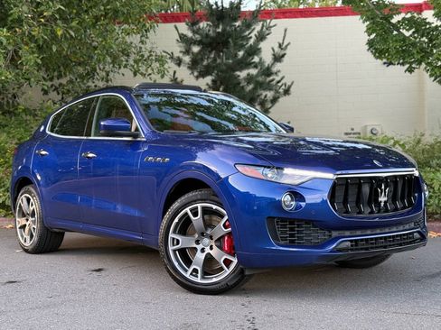 Used 2017 Maserati Levante S AWD/4WD image 2
