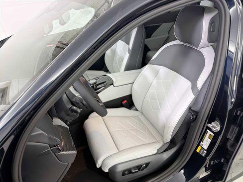 New 2026 BMW 550e xDrive w/ Executive Package image 12