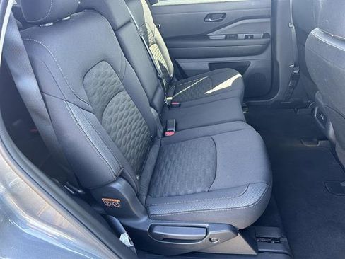 Used 2025 Nissan Pathfinder SV image 23