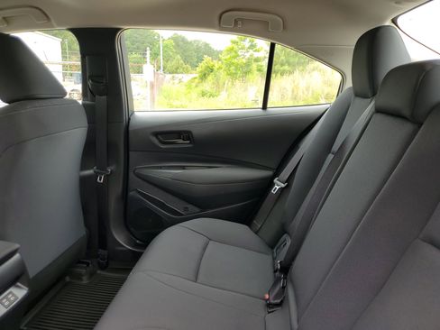 Used 2025 Toyota Corolla LE FWD image 10