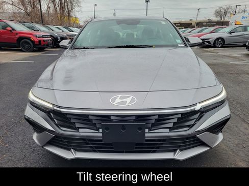Used 2025 Hyundai Elantra Limited FWD image 9
