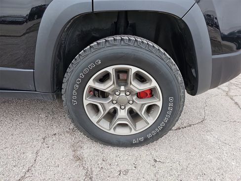 Used 2022 Jeep Cherokee Trailhawk w/ Comfort/Convenience Group image 30