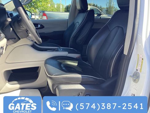 Used 2024 Chrysler Pacifica Limited FWD image 12