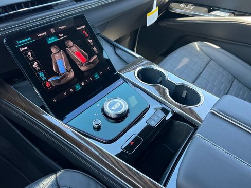New 2026 Cadillac Escalade ESV Platinum Luxury AWD/4WD image 64