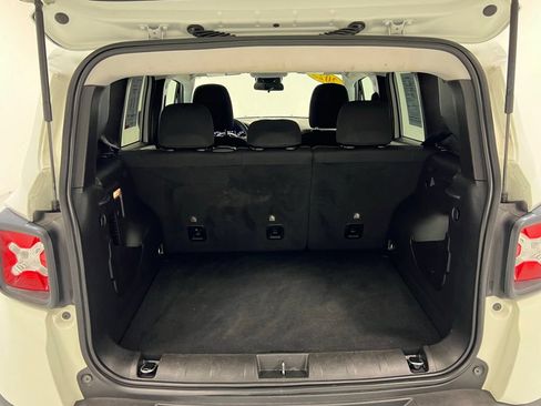 Used 2023 Jeep Renegade Latitude AWD/4WD image 29