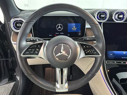 Used 2025 Mercedes-Benz GLC 300 4MATIC image 11