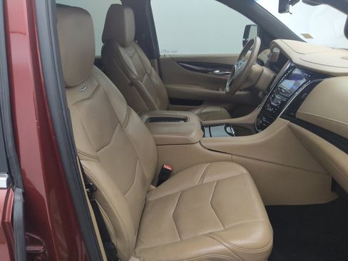 Used 2018 Cadillac Escalade Platinum RWD image 21