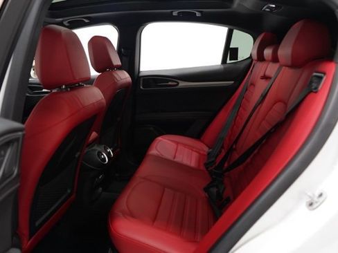Used 2024 Alfa Romeo Stelvio Veloce image 31