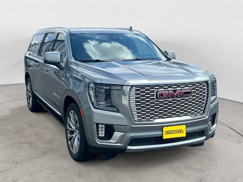 Used 2023 GMC Yukon XL Denali w/ Denali Reserve Package AWD/4WD image 3