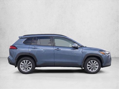 Used 2025 Toyota Corolla Cross LE FWD image 8