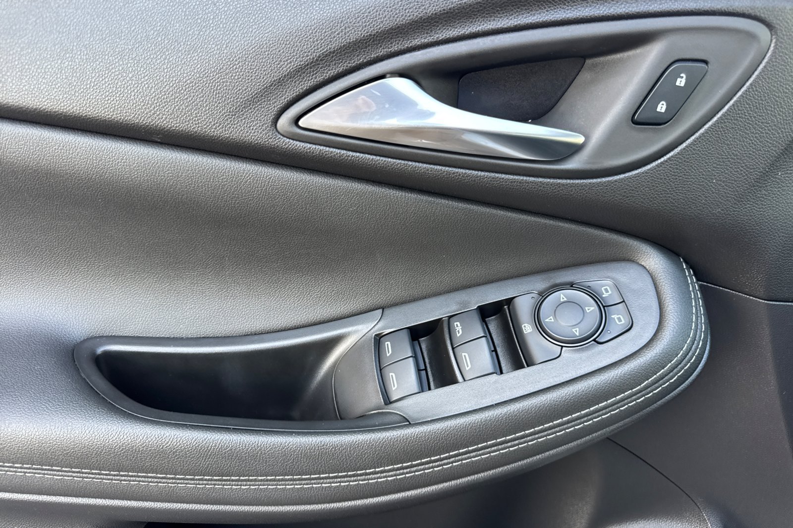 Used 2024 Buick Encore GX Preferred FWD image 12