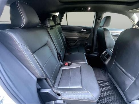 Certified 2023 Volkswagen Atlas Cross Sport SE w/ Panoramic Sunroof Package FWD image 20