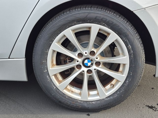 Used 2017 BMW 320i Sedan RWD image 14