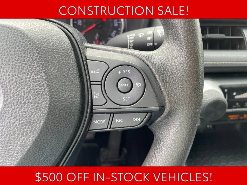 Used 2019 Toyota RAV4 LE AWD/4WD image 23