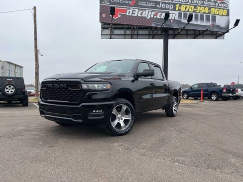 New 2026 RAM 1500 Express AWD/4WD image 3