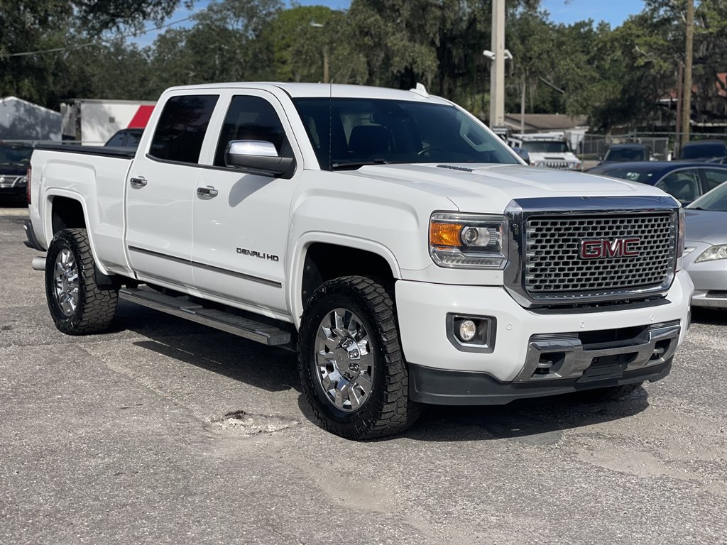 Used 2015 GMC Sierra 2500 Denali w/ Duramax Plus Package AWD/4WD image 18