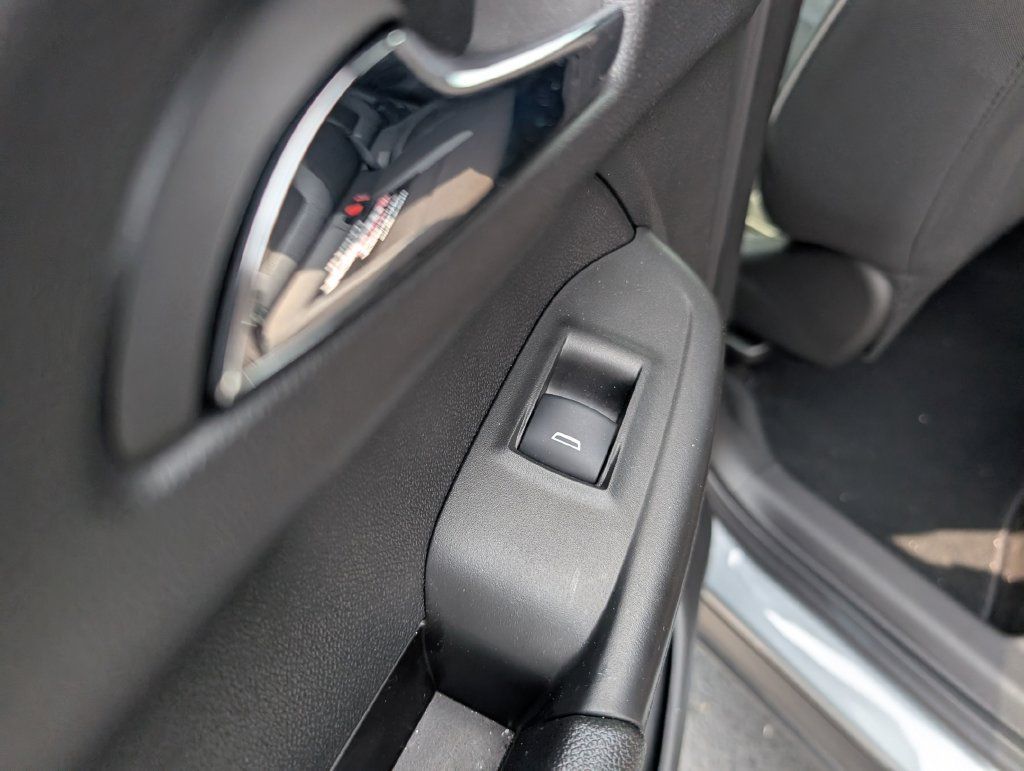 Used 2023 Chevrolet TrailBlazer LT w/ Convenience Package FWD image 11