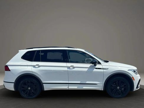 Used 2022 Volkswagen Tiguan SE R-Line AWD/4WD image 3