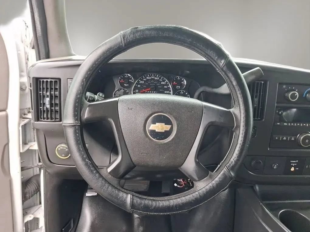 Used 2015 Chevrolet Express 2500 RWD image 23
