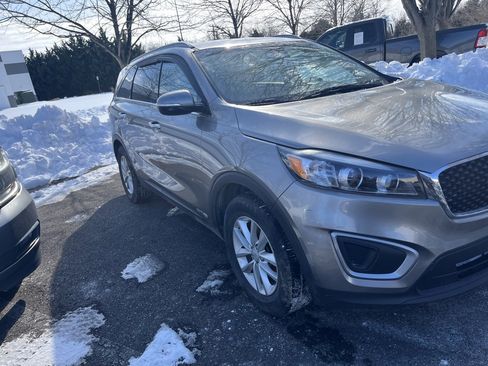 Used 2017 Kia Sorento LX image 1