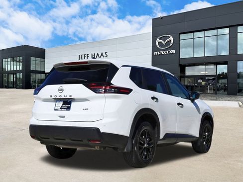 Used 2025 Nissan Rogue S image 3