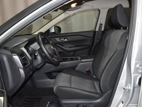 Used 2025 Nissan Rogue SV image 12