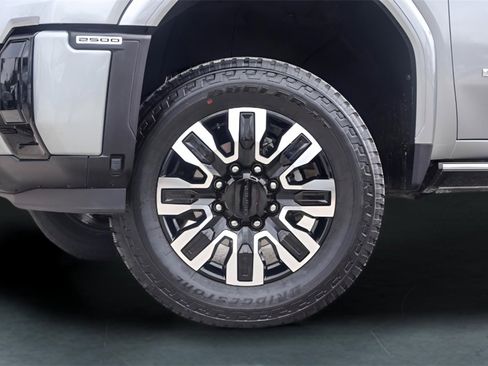 Used 2025 GMC Sierra 2500 Denali Ultimate image 4