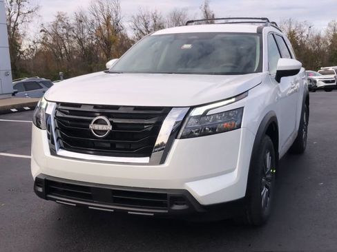New 2025 Nissan Pathfinder SV image 4