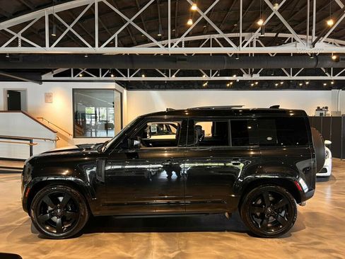Used 2023 Land Rover Defender 110 V8 AWD/4WD image 2