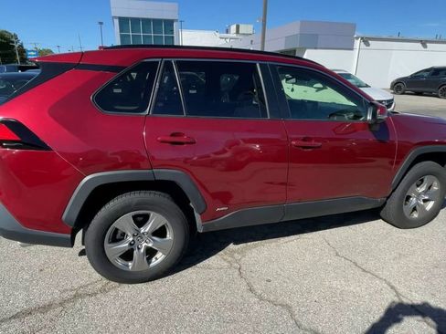 Used 2022 Toyota RAV4 XLE w/ Convenience Package AWD/4WD image 2