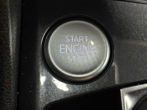 Used 2023 Volkswagen Tiguan SE image 12