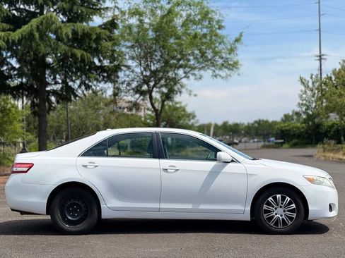 Used 2011 Toyota Camry LE FWD image 6