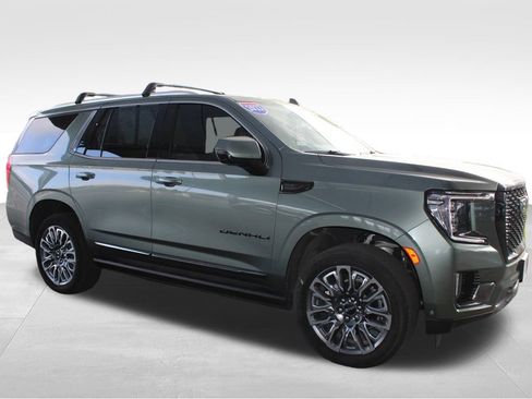Used 2023 GMC Yukon Denali Ultimate w/ LPO, Floor Liner Package AWD/4WD image 18