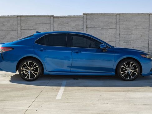 Used 2019 Toyota Camry SE image 8