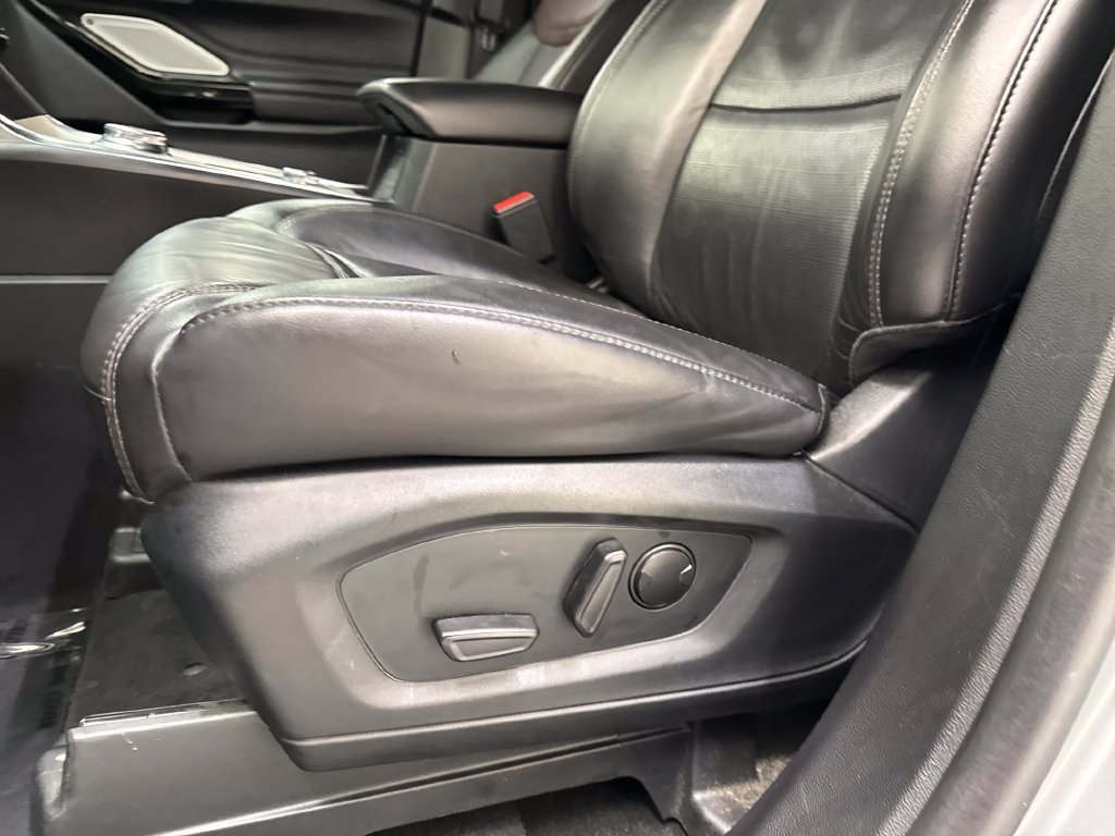 Used 2023 Ford Explorer Platinum AWD/4WD image 15