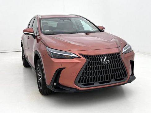 Used 2025 Lexus NX 250 FWD w/ Towing Package (2000 Lbs) image 3
