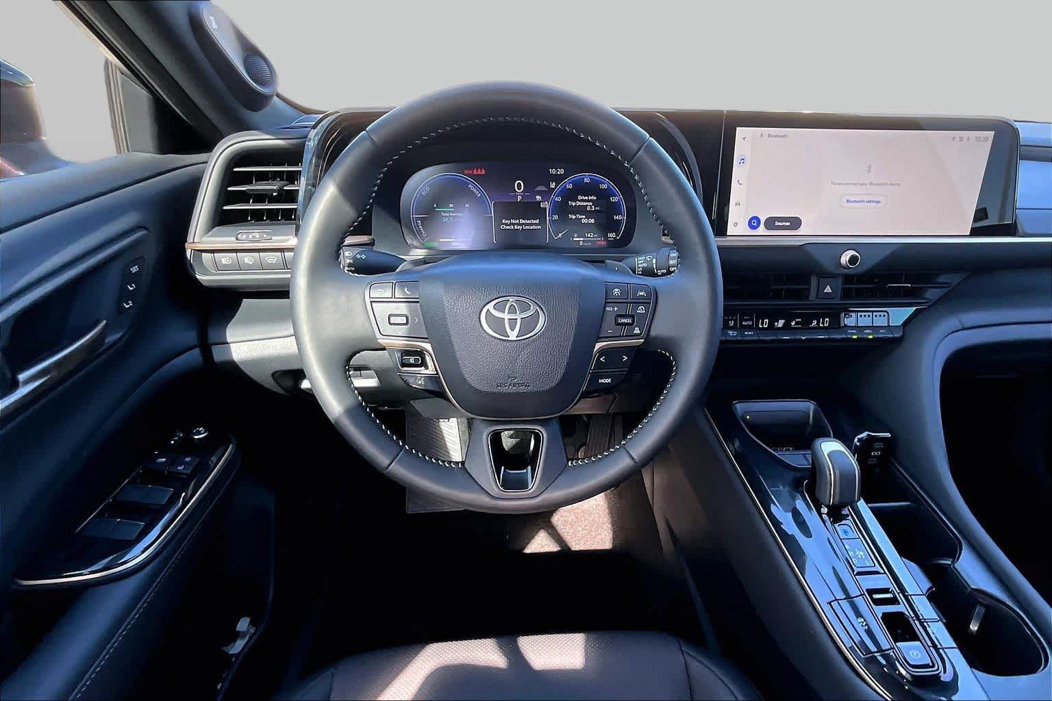Used 2025 Toyota Crown Signia AWD/4WD image 5