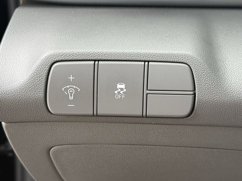 Used 2025 Hyundai Elantra SEL FWD image 26