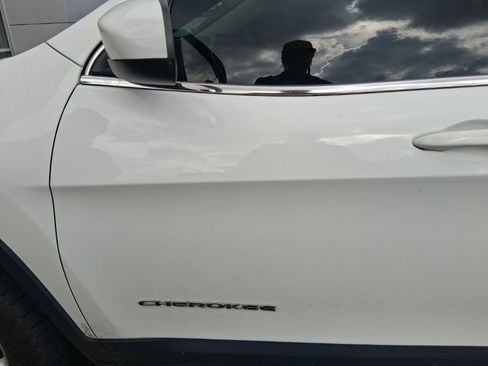 Used 2015 Jeep Cherokee Latitude image 3