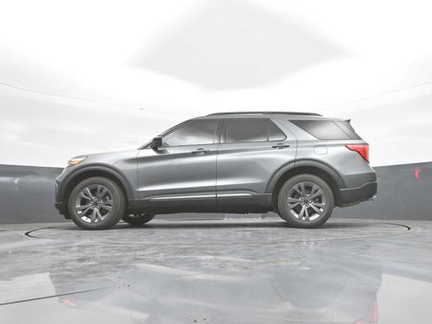 Used 2024 Ford Explorer XLT w/ Equipment Group 202A AWD/4WD image 47
