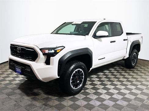 Used 2024 Toyota Tacoma TRD Off-Road image 4