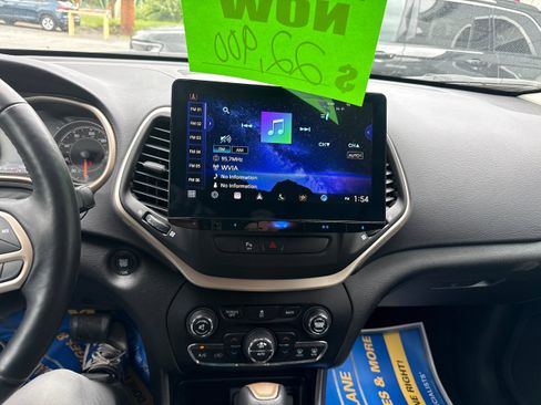 Certified 2018 Jeep Cherokee Limited w/ High Altitude Package image 18