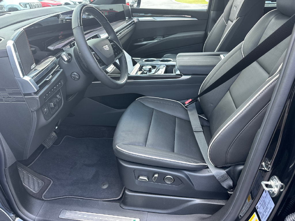 Certified 2026 Cadillac Escalade Luxury w/ LPO, Radiant Package AWD/4WD image 9