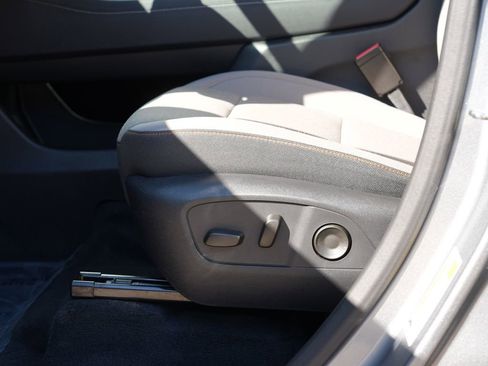 Used 2025 Chevrolet Traverse LT image 15