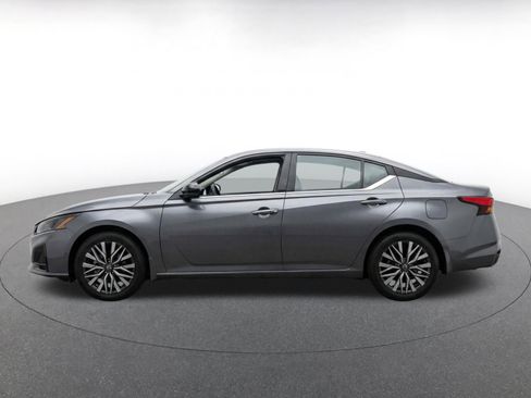 Used 2025 Nissan Altima 2.5 SV FWD image 4