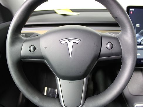 Used 2021 Tesla Model Y Long Range image 9