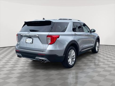 Used 2022 Ford Explorer King Ranch w/ Premium Technology Package image 7