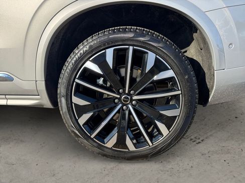 Certified 2025 Volvo XC90 B5 Plus image 7